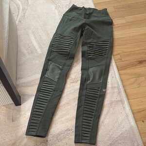 Olive Green Leggings with Ribbed Detail